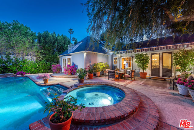 4722 Noeline Avenue, Encino CA: https://media.crmls.org/mediaz/e8d81efb-775e-42bb-966b-ce4ed8c7fc52.jpg