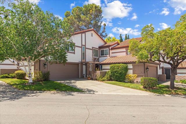 105 Calle Nivel, Los Gatos CA: https://media.crmls.org/mediaz/e8d869a4-464b-4f09-95e6-ee9ebd519881.jpg