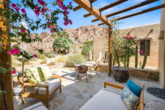 72275 Upper W Way, Palm Desert CA: https://media.crmls.org/mediaz/e8d964a4-820d-4818-a5ea-43315a8ee8ad.jpg