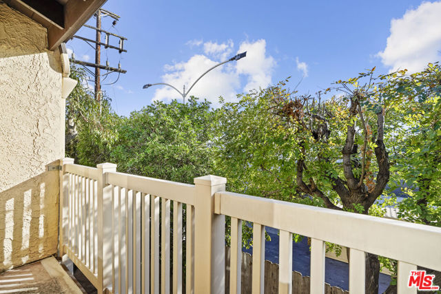 5245 Coldwater Canyon Avenue, Sherman Oaks CA: https://media.crmls.org/mediaz/e8d9ab5e-5305-4776-9107-b417d86233f7.jpg