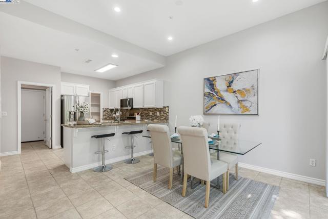 4119 Veneto Ct, Pleasanton CA: https://media.crmls.org/mediaz/e8d9e561-2c9f-48dc-a49b-3639e6882ac1.jpg