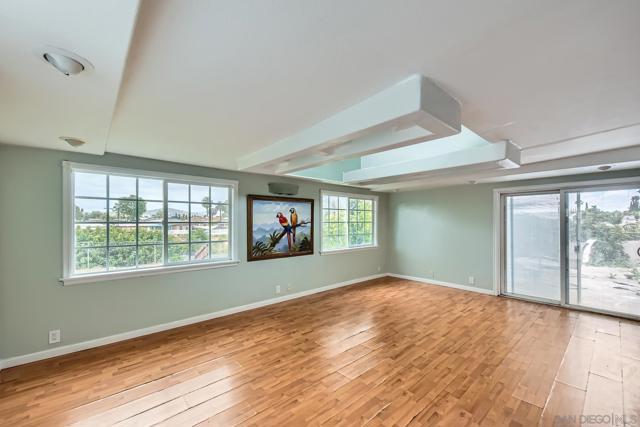 2535 Corona St, Lemon Grove CA: https://media.crmls.org/mediaz/e8da5332-a38b-4639-b702-7fb46312cc7a.jpg