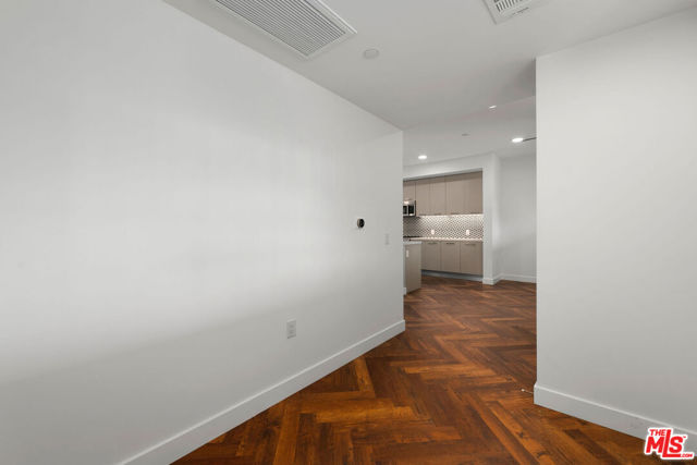1250 N Fairfax Avenue, West Hollywood CA: https://media.crmls.org/mediaz/e8da6b5d-280b-4354-8a19-09cd2cde1e31.jpg
