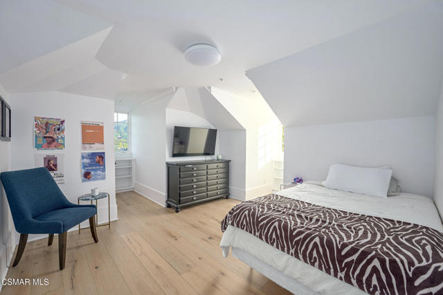508 W Stafford Road, Thousand Oaks CA: https://media.crmls.org/mediaz/e8db2649-db88-4f51-9f96-a53fd95396d5.jpg