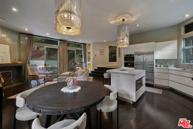 2180 Laurel Canyon Boulevard, Los Angeles CA: https://media.crmls.org/mediaz/e8db4555-52e1-485f-8d76-5e9fbff5fa97.jpg