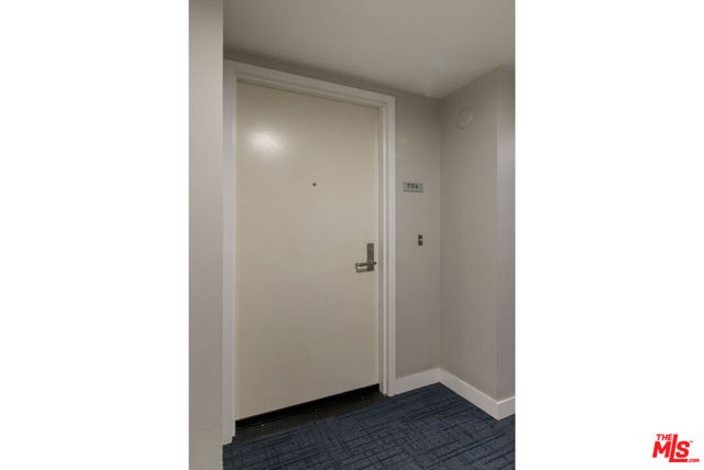 901 S Flower Street, Los Angeles CA: https://media.crmls.org/mediaz/e8db500d-628d-416f-9267-44ec65fa02ca.jpg