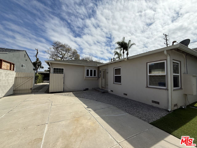 11293 Brookhaven Avenue, Los Angeles CA: https://media.crmls.org/mediaz/e8db5d07-f465-4099-afd7-aa490728377e.jpg