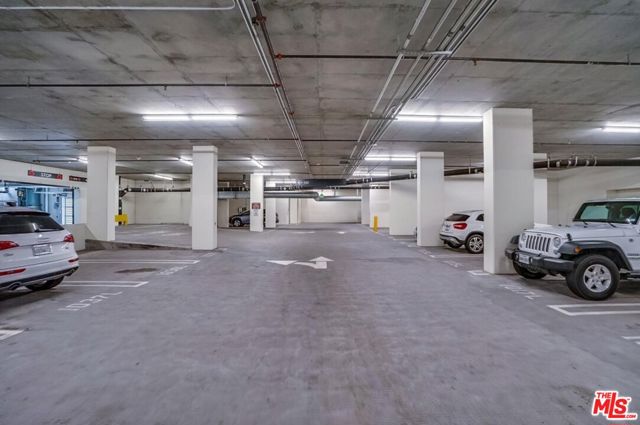 1100 S Hope Street, Los Angeles CA: https://media.crmls.org/mediaz/e8db608d-831d-4c8f-a5c7-18c14af725a6.jpg