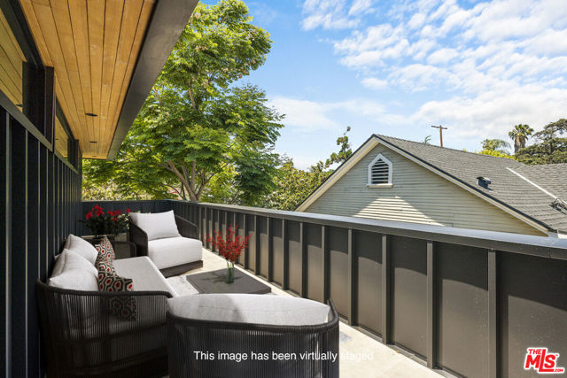 436 N Plymouth Boulevard, Los Angeles CA: https://media.crmls.org/mediaz/e8db6e46-f171-4fb3-8a6c-9bed2c55bfff.jpg