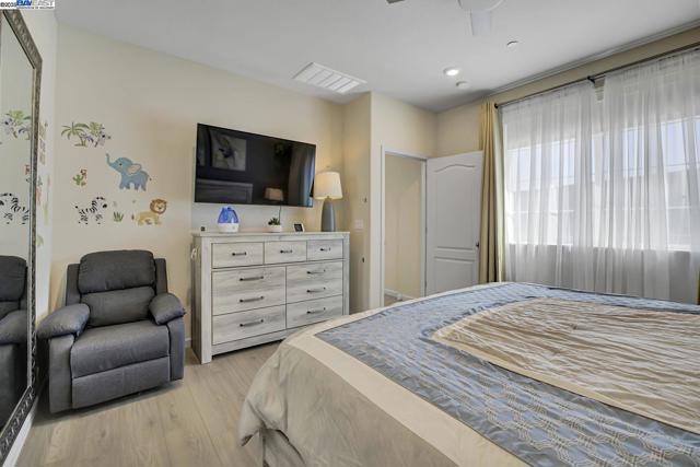4014 Kenwood Cir, Oakley CA: https://media.crmls.org/mediaz/e8dc8a39-de9d-485e-8173-2482f2024dd7.jpg