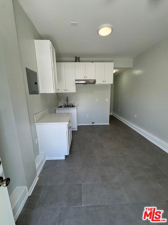 8517 Reading Avenue, Los Angeles CA: https://media.crmls.org/mediaz/e8dd00d3-cf33-42dd-86c3-a2e6ac12304c.jpg