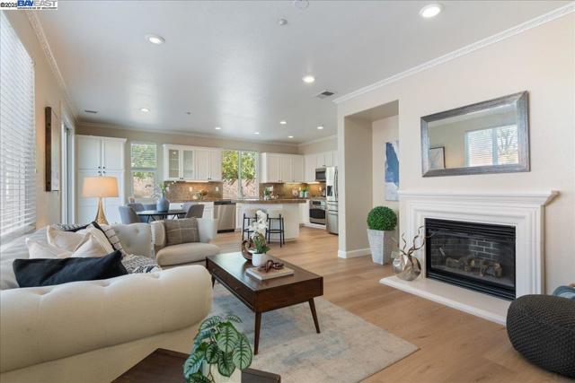 5200 N Forestdale Cir, Dublin CA: https://media.crmls.org/mediaz/e8ddaa6c-614a-485c-99c1-d00686eb1dcd.jpg
