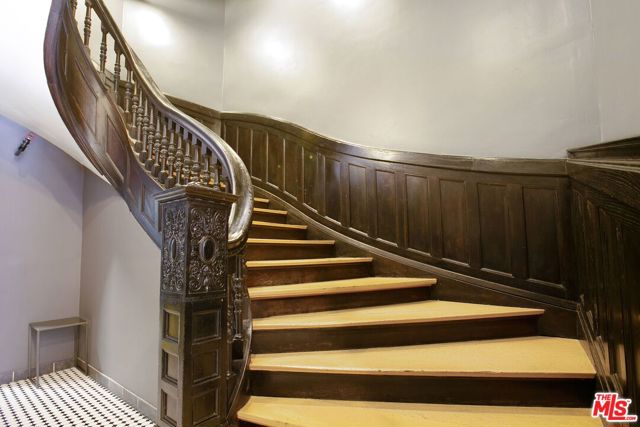 253 S Broadway, Los Angeles CA: https://media.crmls.org/mediaz/e8ddb10f-1a2a-4400-bc71-1883f3a8b5f1.jpg