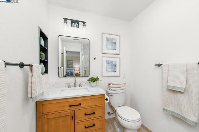 6701 Taffy Ct, Pleasanton CA: https://media.crmls.org/mediaz/e8ddd3cb-332c-4c46-98af-c71840b36ef8.jpg