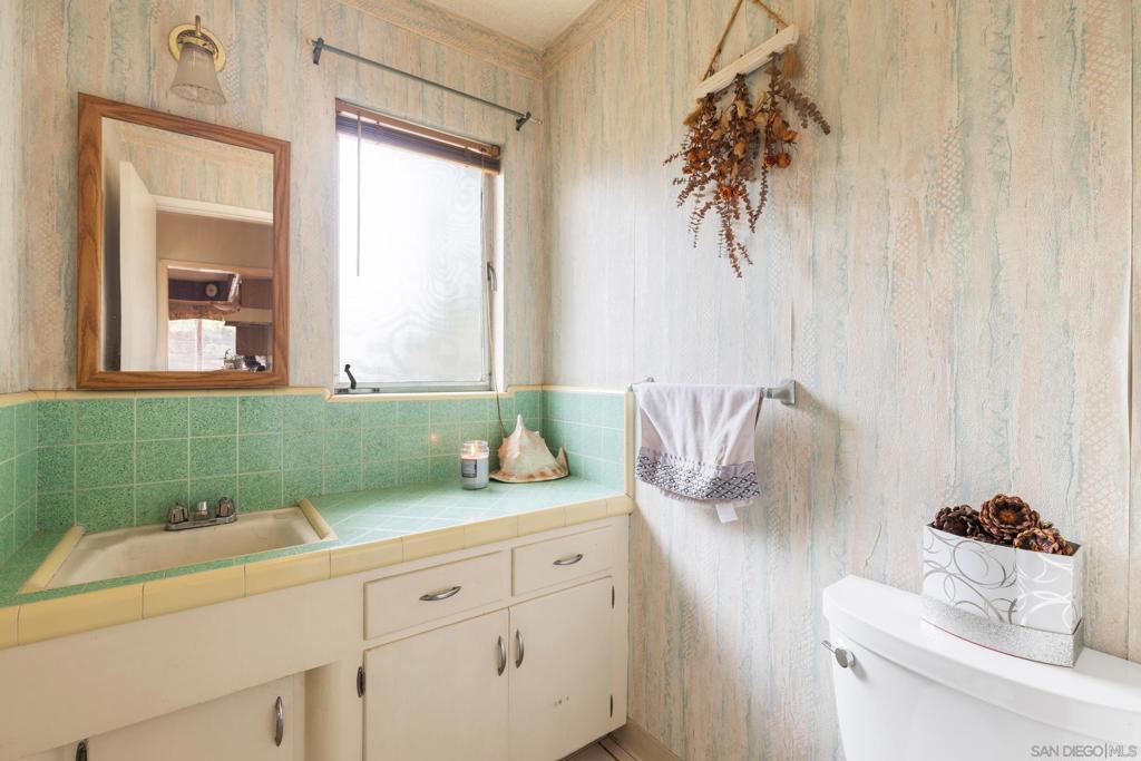 https://media.crmls.org/mediaz/e8ddddd5-2237-4b0b-97ba-2fa4411a2131.jpg?preset=X-Large