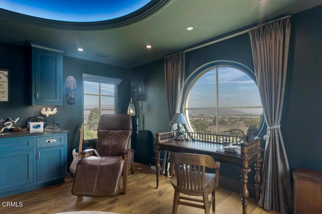45 Valley Vista Drive, Camarillo CA: https://media.crmls.org/mediaz/e8de1336-6f0d-4947-8246-5efb40022a02.jpg