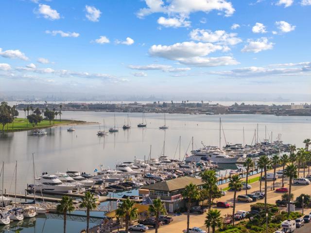 1710 Avenida Del Mundo, Coronado CA: https://media.crmls.org/mediaz/e8de2ccf-1818-442a-a529-371d0cc0c9ab.jpg