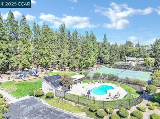 4782 Starflower Dr, Martinez CA: https://media.crmls.org/mediaz/e8de455c-ba06-4431-8533-4dd90787998f.jpg