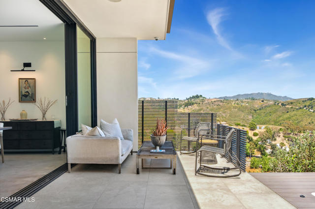 33433 Decker School Road, Malibu CA: https://media.crmls.org/mediaz/e8de6fa6-e10f-448f-ab30-b5fde81014e3.jpg