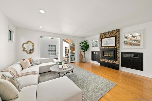 261 G Ave, Coronado CA: https://media.crmls.org/mediaz/e8de88ca-3505-4e16-bf67-063f599c01b2.jpg
