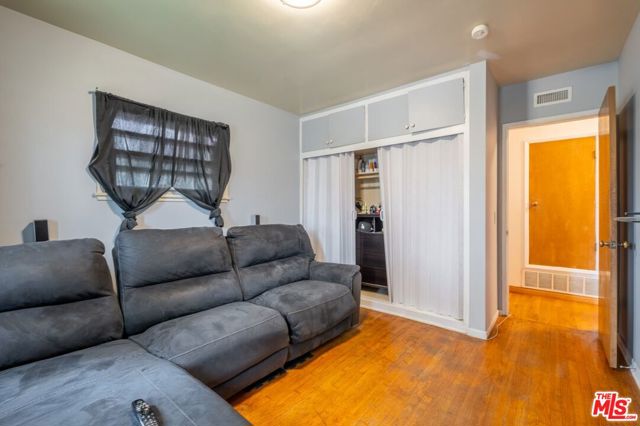 10725 S 8th Avenue, Inglewood CA: https://media.crmls.org/mediaz/e8df31f8-8219-48a1-bf61-1e2009e49f77.jpg