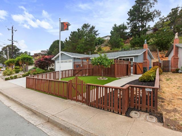 1415 LInda Mar Boulevard, Pacifica CA: https://media.crmls.org/mediaz/e8df6262-9c44-4bf5-b15b-aefba56614fb.jpg