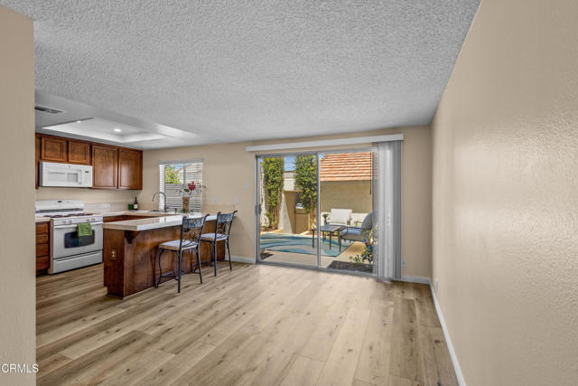 Detail Gallery Image 11 of 42 For 272 Green Moor Pl, Thousand Oaks,  CA 91361 - 3 Beds | 2/1 Baths