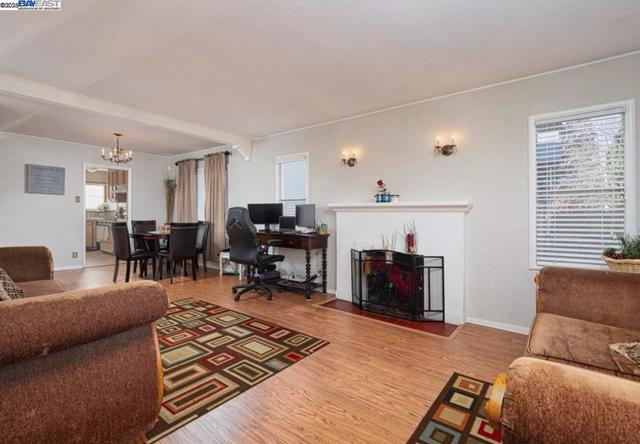2130 102Nd Ave, Oakland CA: https://media.crmls.org/mediaz/e8df9c48-b0f7-42cf-98a3-306c25985040.jpg