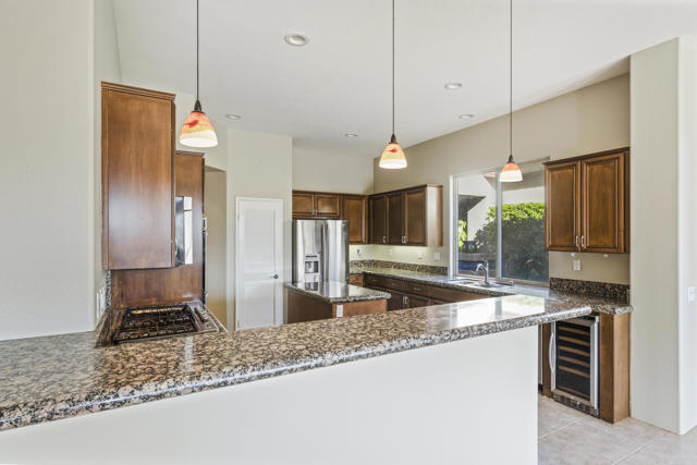 86 N Kavenish Drive, Rancho Mirage CA: https://media.crmls.org/mediaz/e8dfb605-3046-4fc0-8f77-d2953118c748.jpg