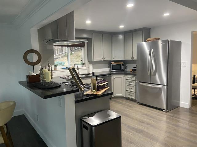 455 Glenncrest Dr, Solana Beach CA: https://media.crmls.org/mediaz/e8dfe71e-8df9-4ccc-a9c9-98f0d2a0ff6a.jpg