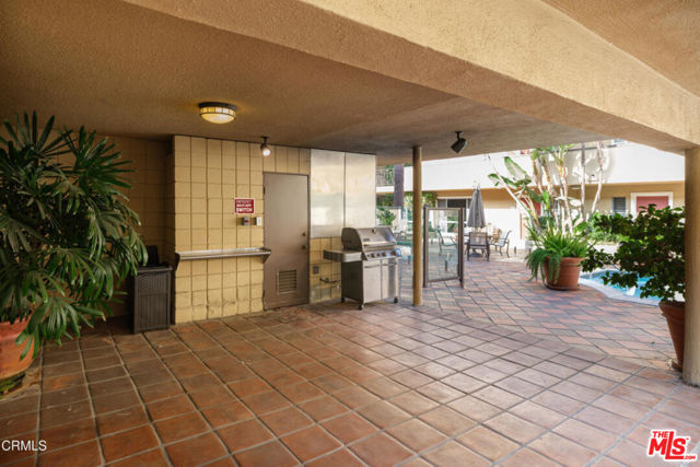 970 Palm Avenue, West Hollywood CA: https://media.crmls.org/mediaz/e8e02315-ceb6-4743-9785-24089911046d.jpg