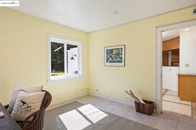 2871 Stephen Dr, Richmond CA: https://media.crmls.org/mediaz/e8e06eb2-7933-4aca-b4ba-f83606d4d9bf.jpg