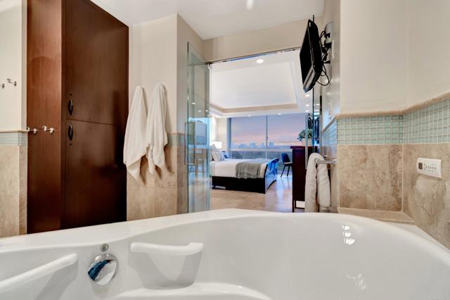 1770 Avenida del Mundo, Coronado CA: https://media.crmls.org/mediaz/e8e0ea71-13bf-4675-a523-cc25da020d83.jpg
