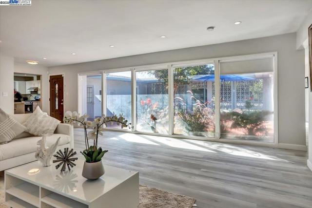 3180 Watt Ave, Sacramento CA: https://media.crmls.org/mediaz/e8e16844-d789-40d0-b007-08eacaac999d.jpg