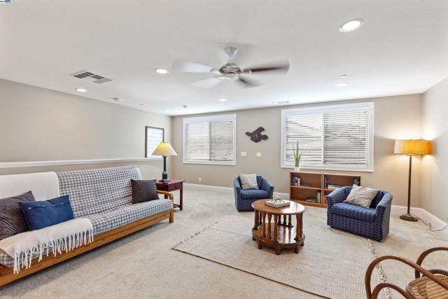 2062 Reserva Ct, Brentwood CA: https://media.crmls.org/mediaz/e8e238e4-c906-4b7a-8f10-b654cc6b8d88.jpg