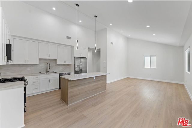5530 Geer Avenue, Los Angeles CA: https://media.crmls.org/mediaz/e8e25d8e-42d4-4ec5-a119-60a1b14c709f.jpg