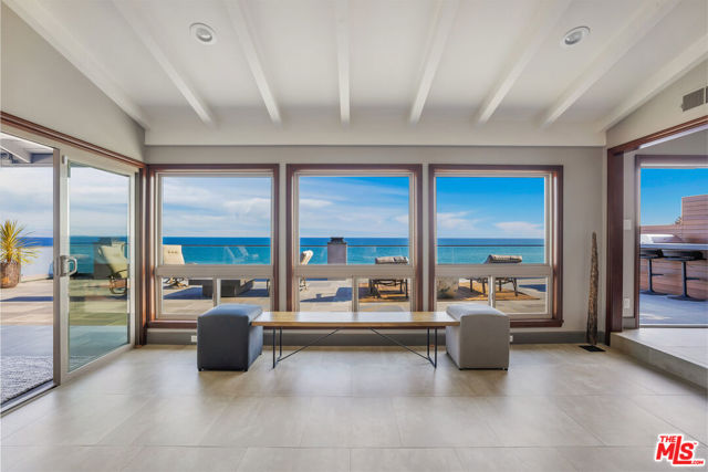 18074 Coastline Drive, Malibu CA: https://media.crmls.org/mediaz/e8e27092-16fe-4839-b2d8-1102c8c2cebd.jpg
