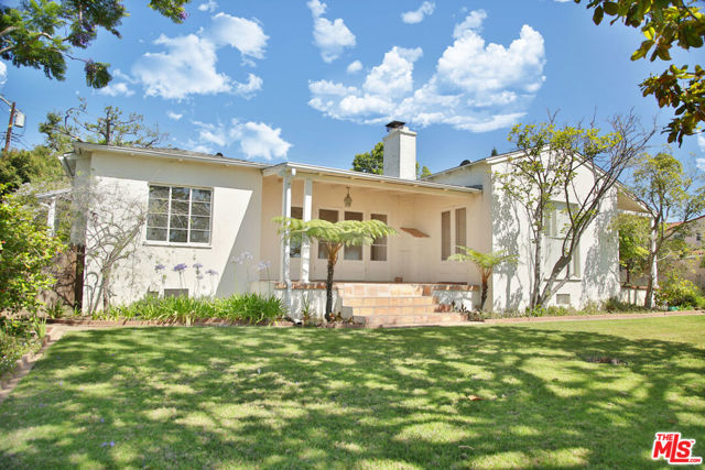 2963 Queensbury Drive, Los Angeles CA: https://media.crmls.org/mediaz/e8e286b5-daa6-4946-8d82-694b381c9940.jpg