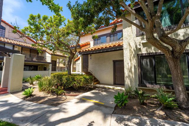 2287 Martinique Lane, Oxnard CA: https://media.crmls.org/mediaz/e8e2cd68-7ca2-4543-a81d-daf331f237f8.jpg