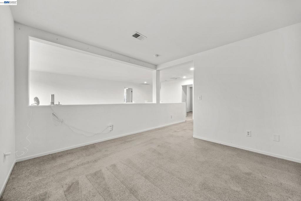 https://media.crmls.org/mediaz/e8e2d434-cdbc-4048-8a4c-c1baa000d9de.jpg?preset=X-Large