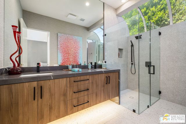 30 Mayfair Drive, Rancho Mirage CA: https://media.crmls.org/mediaz/e8e2f60f-8689-4b56-9930-d972597fee86.jpg