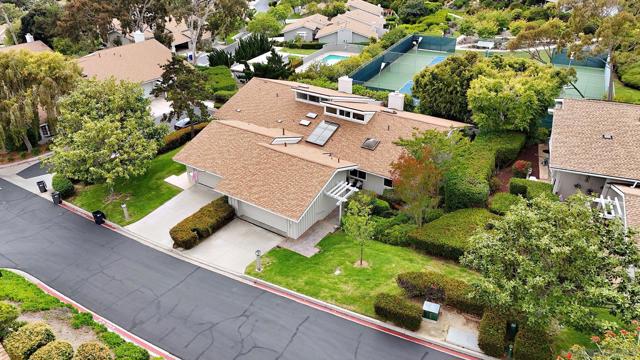 2162 Caminito Circulo Sur, La Jolla CA: https://media.crmls.org/mediaz/e8e37f4f-53ac-4ff2-a1de-df8406dde7db.jpg