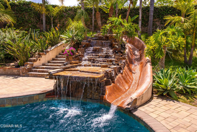 3961 Springtime Lane, Moorpark CA: https://media.crmls.org/mediaz/e8e48e4c-b414-43f1-b1e9-1e2ab9e3afc5.jpg