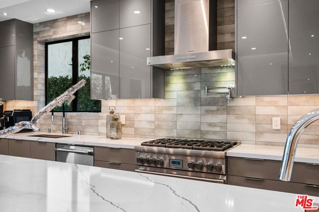 4338 Agnes Avenue, Studio City CA: https://media.crmls.org/mediaz/e8e4b143-b7a3-487e-9e43-0f490f25c2ca.jpg