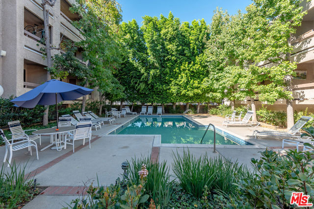 15167 Magnolia Boulevard, E photo 38