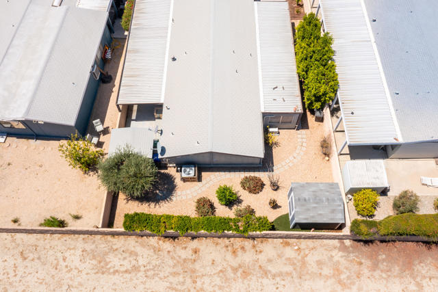 14 International Boulevard, Rancho Mirage CA: https://media.crmls.org/mediaz/e8e4f110-aa35-4bc2-b425-0b163028f65b.jpg