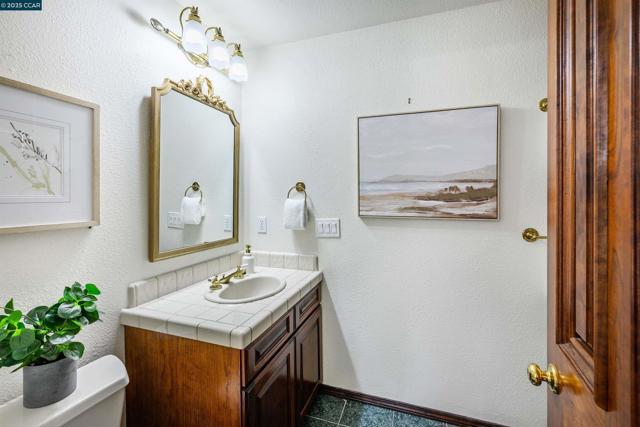 4405 Deer Ridge Rd, Danville CA: https://media.crmls.org/mediaz/e8e58513-eeb0-4a33-a74c-c9b4c70f4e24.jpg