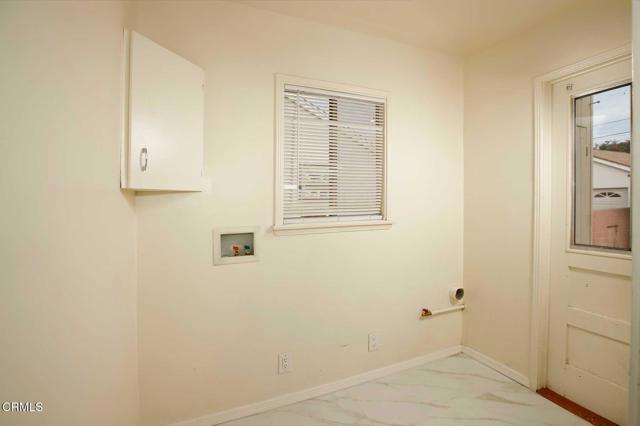 Detail Gallery Image 11 of 29 For 7046 Murietta Ave, Van Nuys,  CA 91405 - 4 Beds | 2 Baths