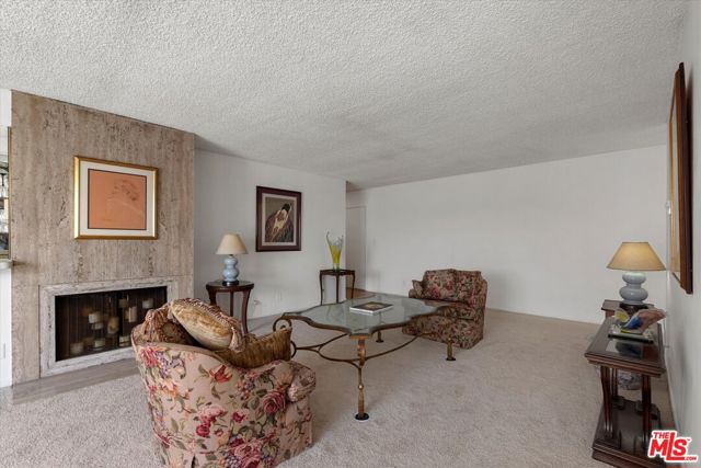 5376 Fairview Boulevard, Los Angeles CA: https://media.crmls.org/mediaz/e8e5ae4f-40ac-4786-b194-b4817c954ff4.jpg