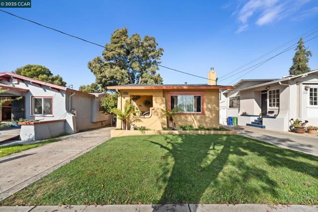 Image 2 of 46 For 2427 35th Ave